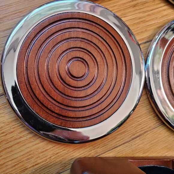 Williams Sonoma wood and metal round coaster set of four‎ with holder - Picture 3 of 10